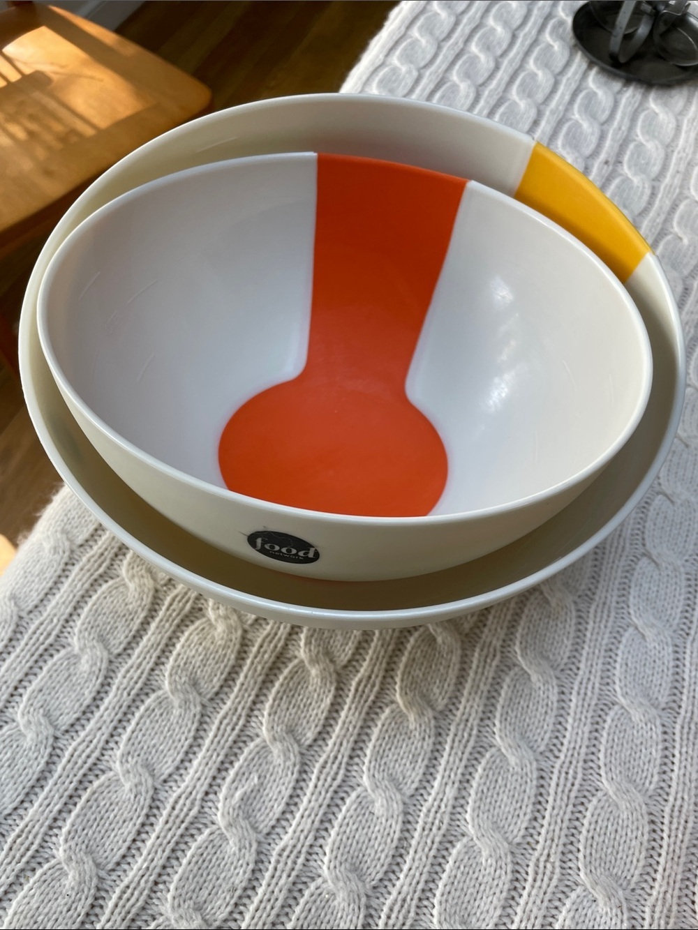 Food Network nesting bowls feature a distinctive two-tone design 2 & 3 quart